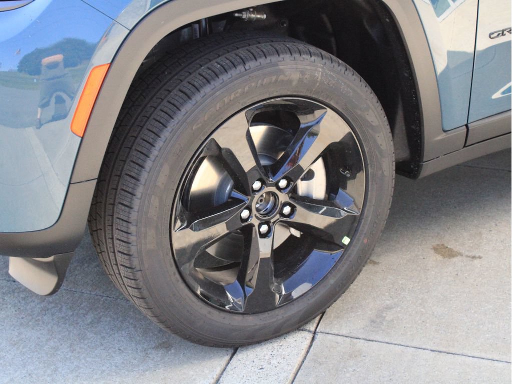 New 2026 Jeep Grand Cherokee L Limited w/ Limited Altitude Package AWD/4WD image 39