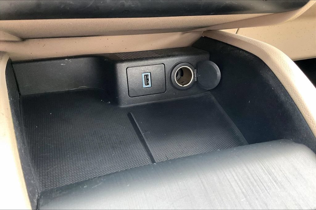 Used 2020 Ford Escape SE FWD image 16