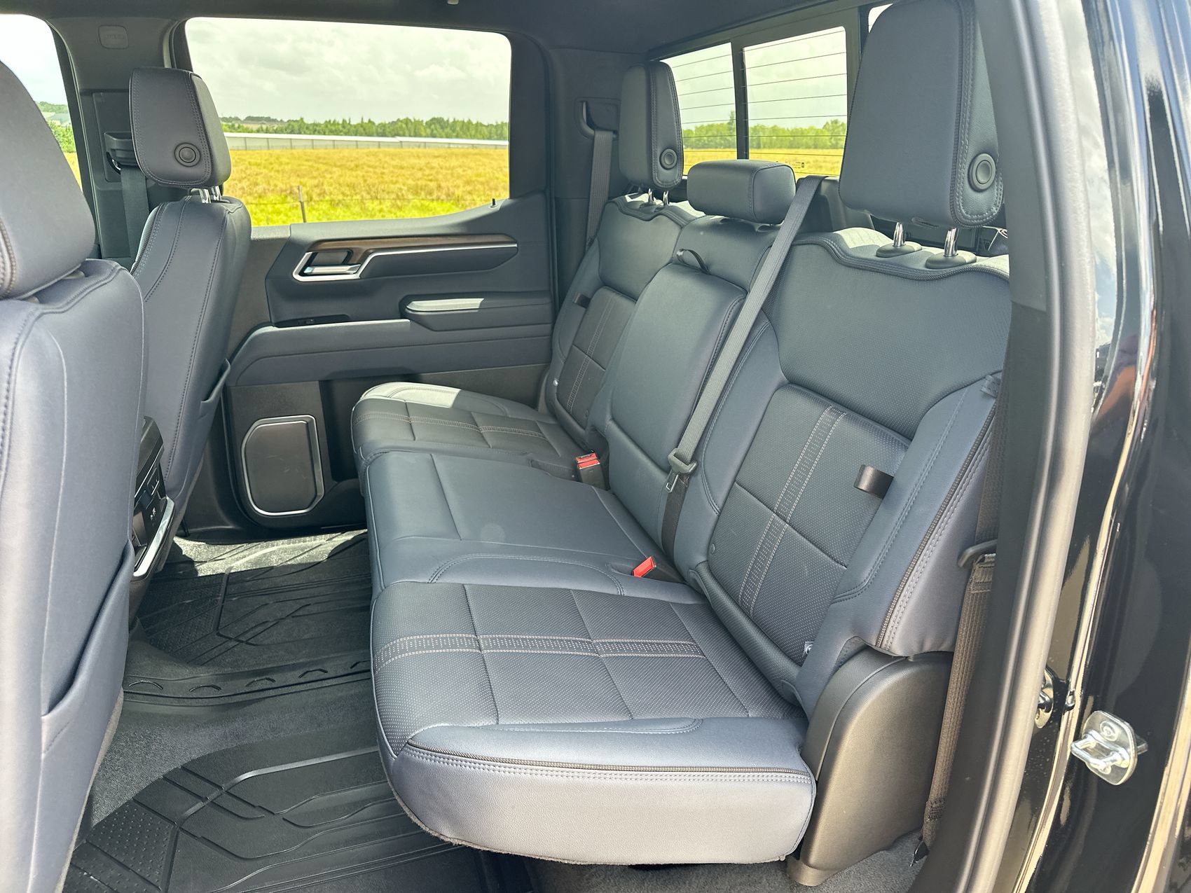 Used 2026 Chevrolet Silverado 1500 High Country AWD/4WD image 23