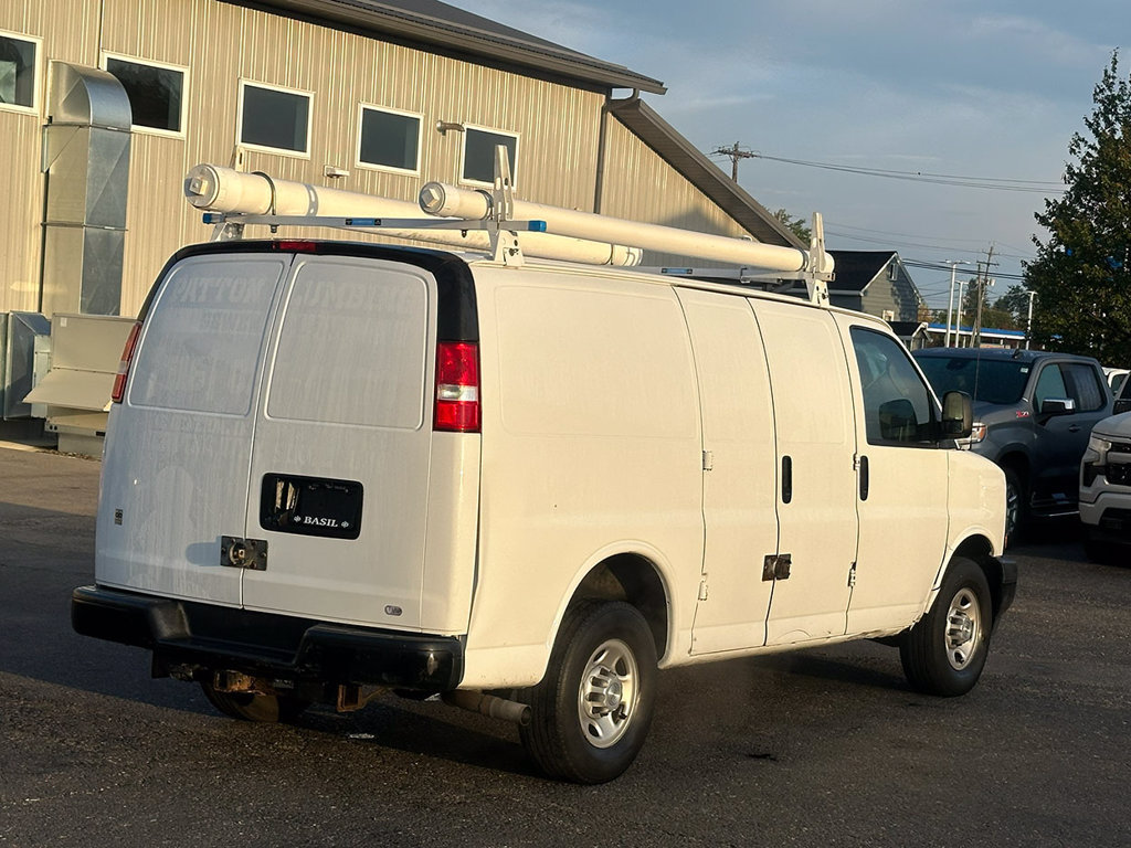 Used 2018 Chevrolet Express 3500 w/ Driver Convenience Package RWD image 14
