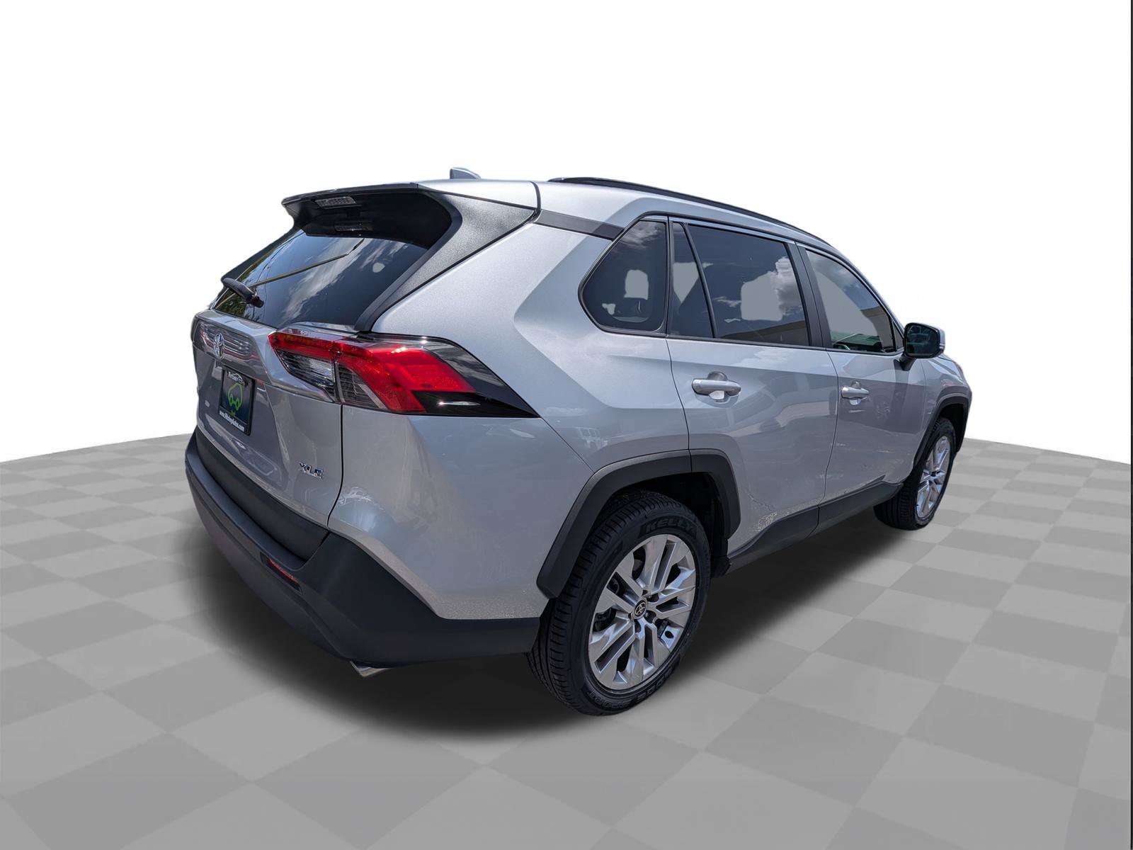 Used 2021 Toyota RAV4 XLE Premium FWD image 4