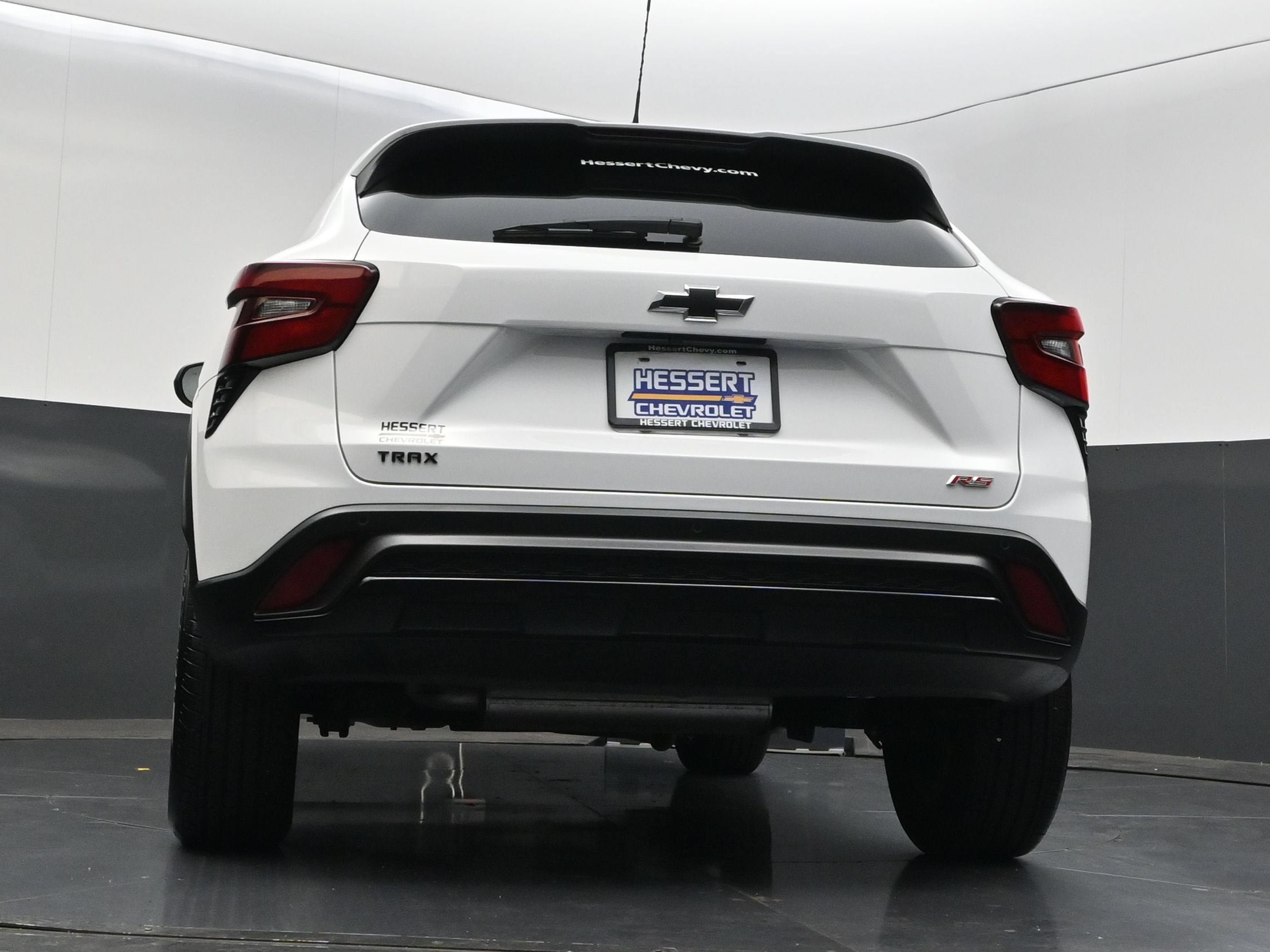 Used 2025 Chevrolet Trax RS w/ Sunroof Package FWD image 39