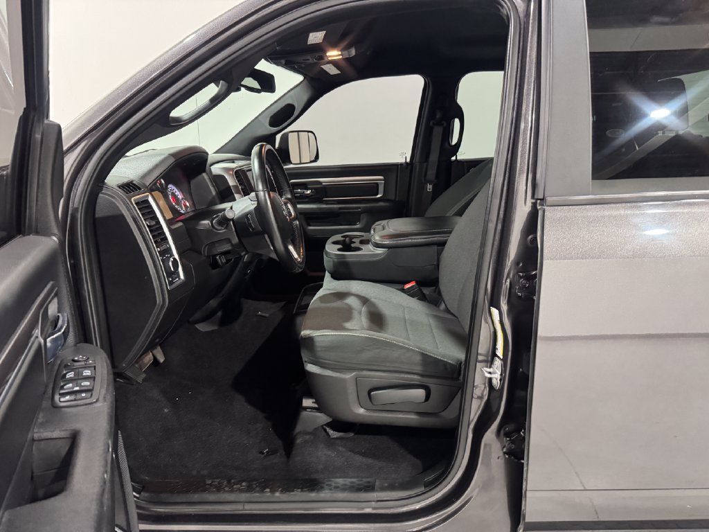 Used 2022 RAM 1500 Warlock AWD/4WD image 14