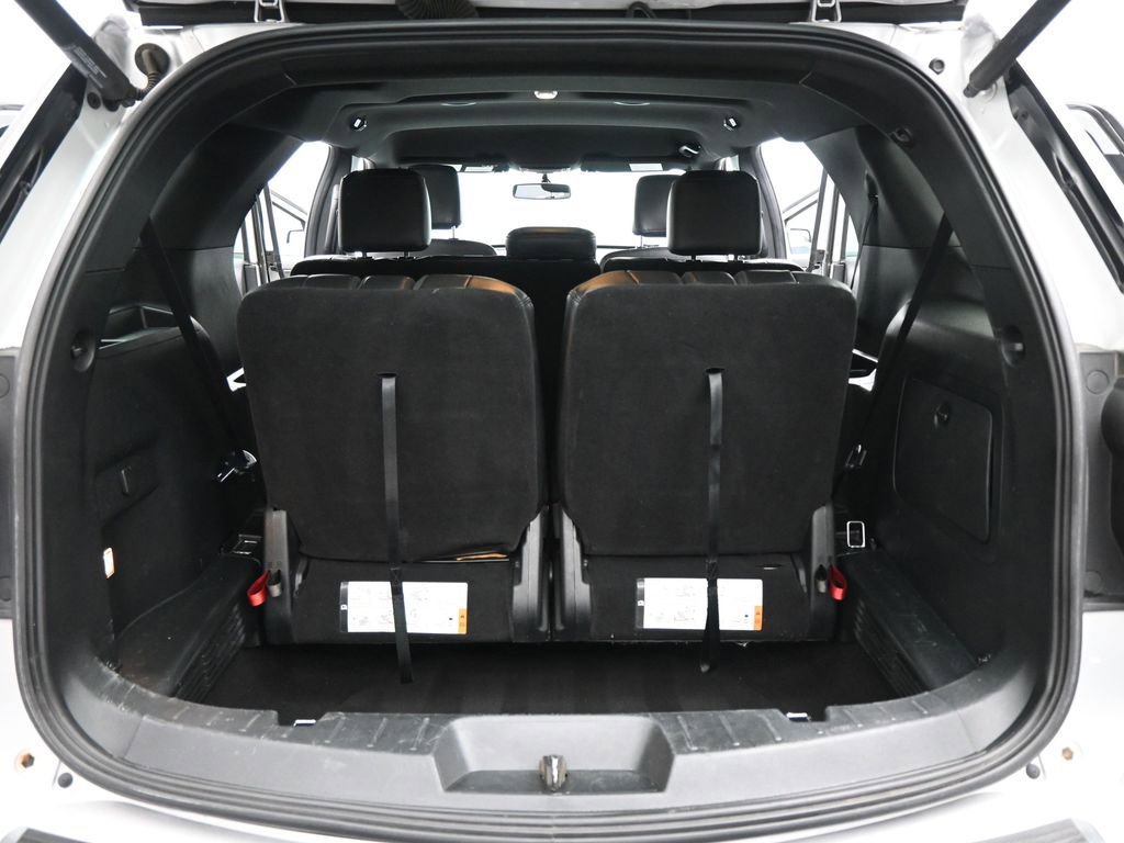 Certified 2018 Ford Explorer XLT w/ Equipment Group 202A image 23