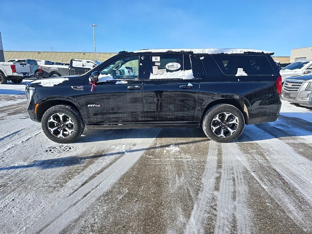 Used 2025 GMC Yukon XL AT4 w/ AT4 Premium Package image 3