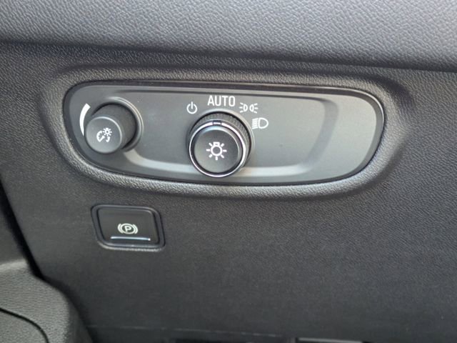 Used 2024 GMC Terrain SLE image 25