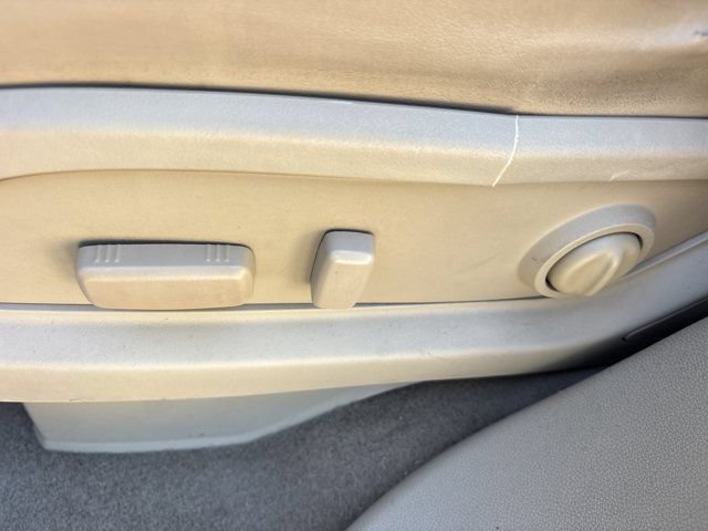 Used 2012 Buick Enclave Premium FWD image 21
