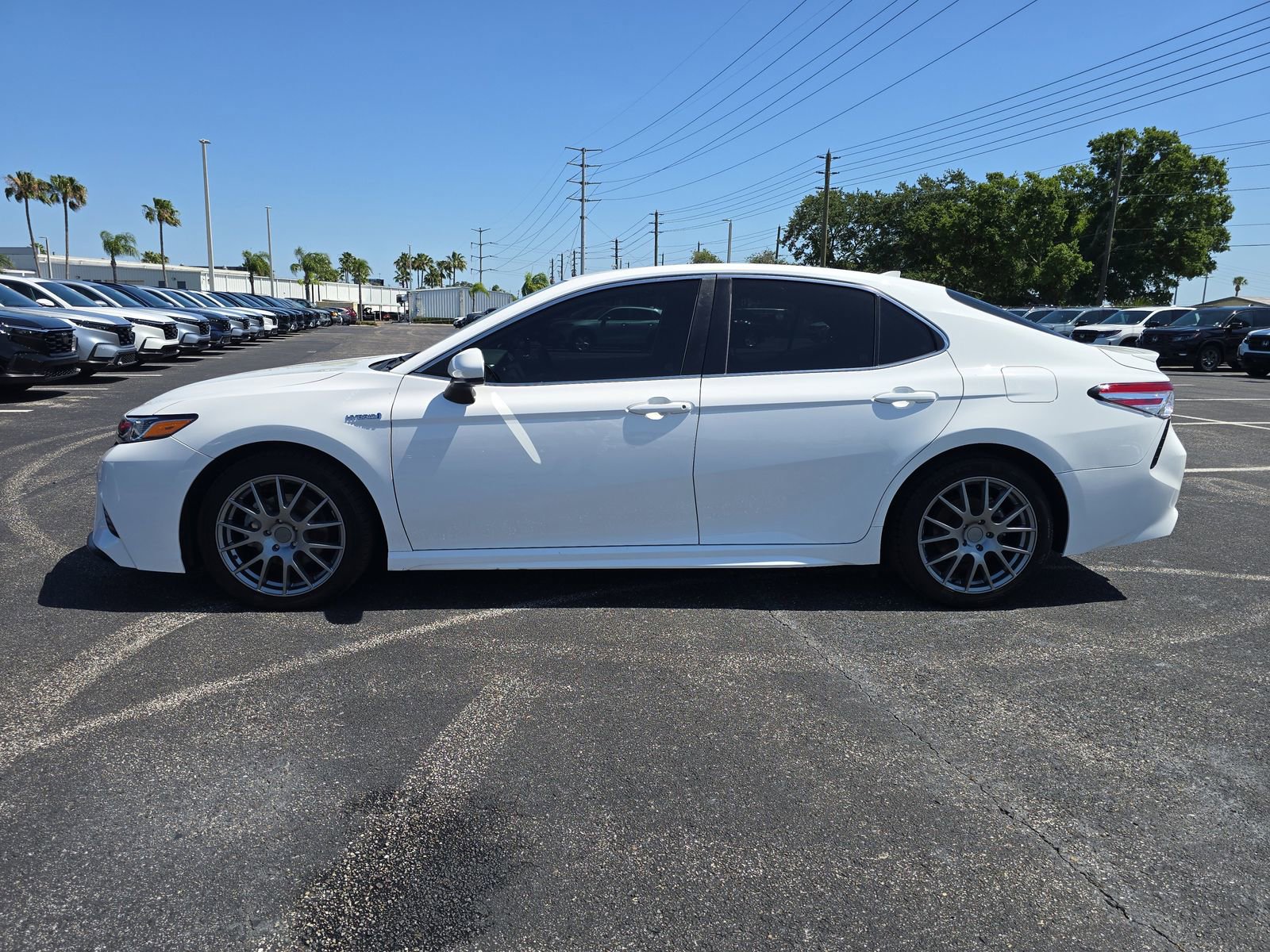 Used 2020 Toyota Camry SE FWD image 9