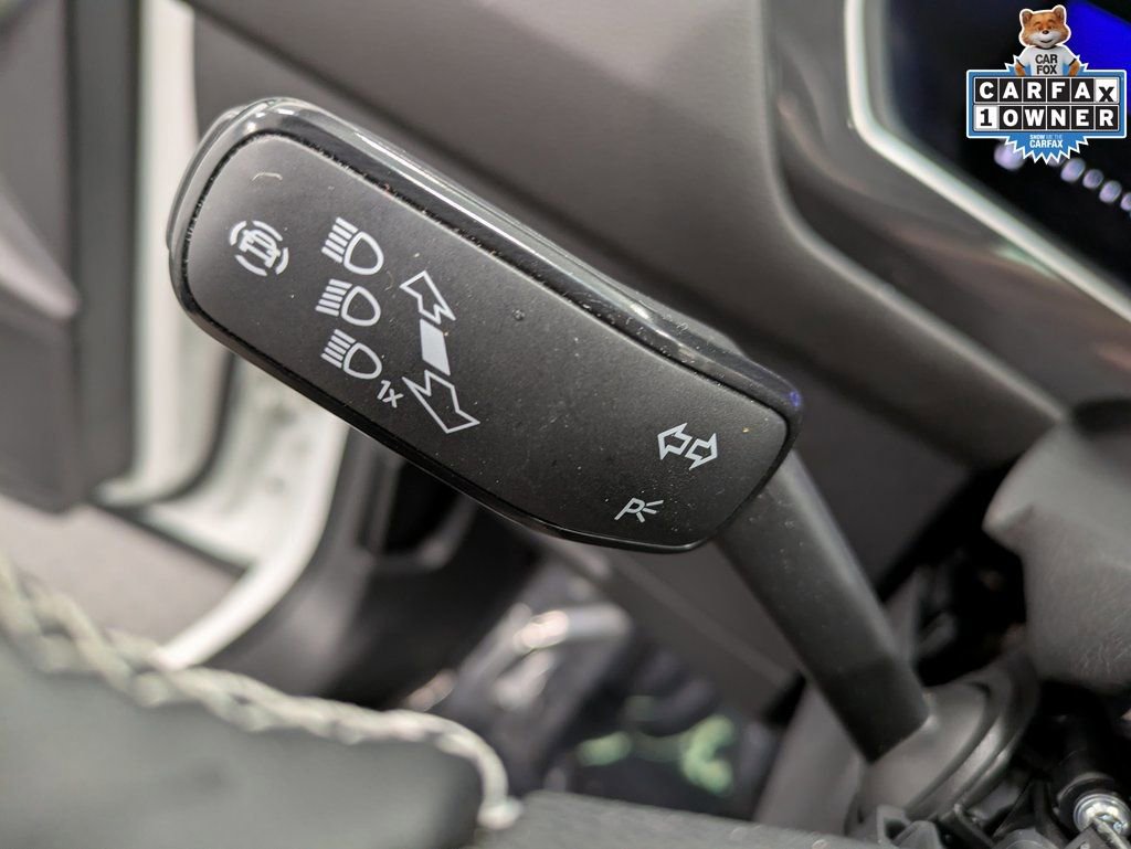 Used 2022 Volkswagen Tiguan SE w/ Panoramic Sunroof Package image 19