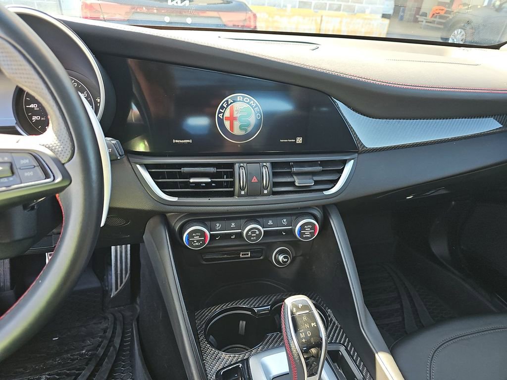 Used 2023 Alfa Romeo Giulia Estrema image 9