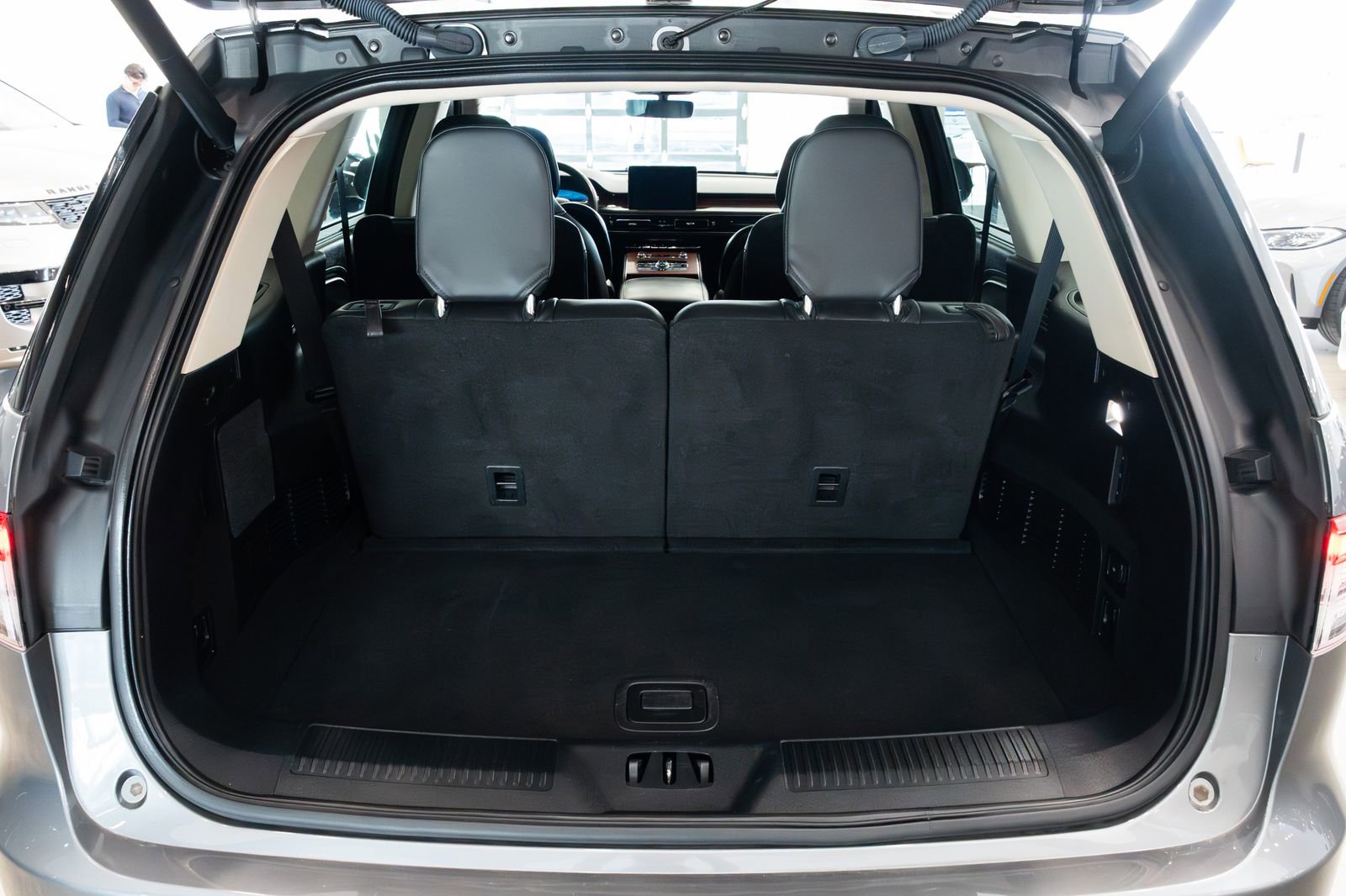 Used 2021 Lincoln Aviator Reserve w/ Equipment Group 210A image 8