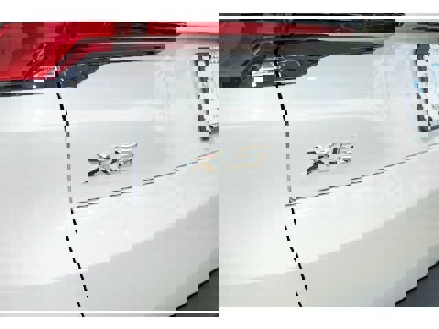 New 2026 BMW X5 xDrive50e w/ Premium Package image 50