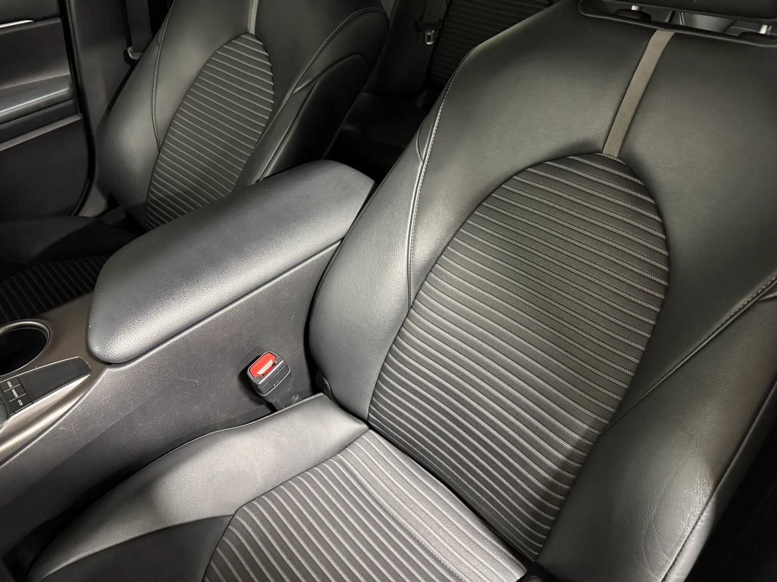 Used 2022 Toyota Camry SE FWD image 16