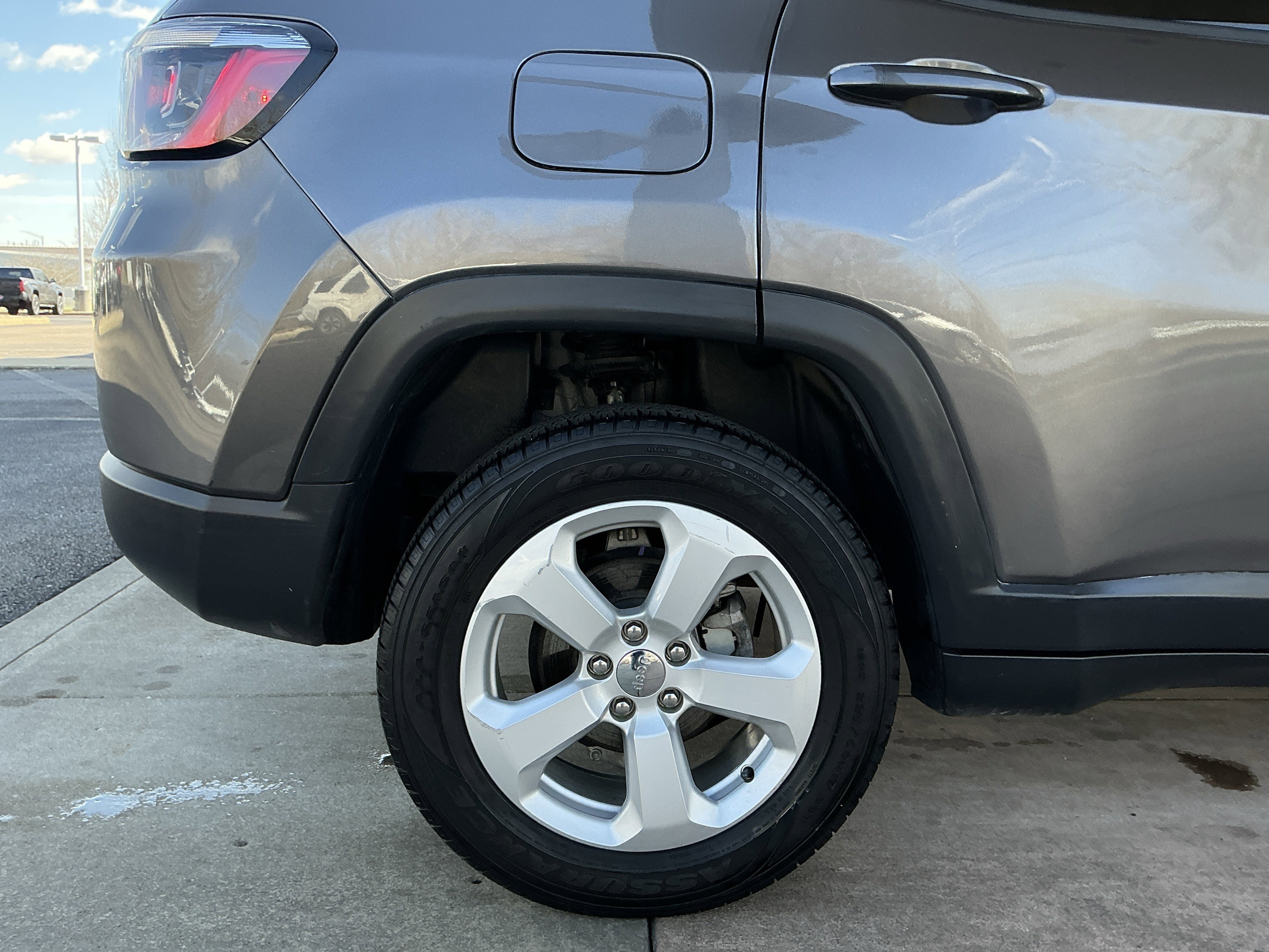 Used 2020 Jeep Compass Latitude w/ Cold Weather Group AWD/4WD image 22