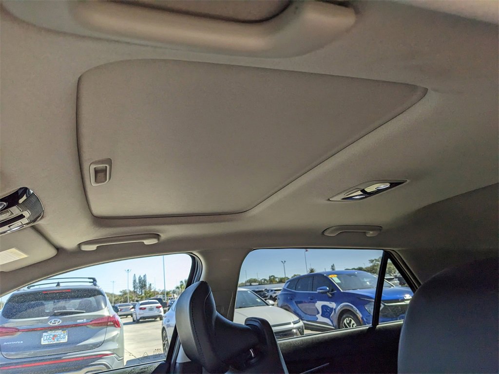 Certified 2023 Kia Niro SX Touring image 23