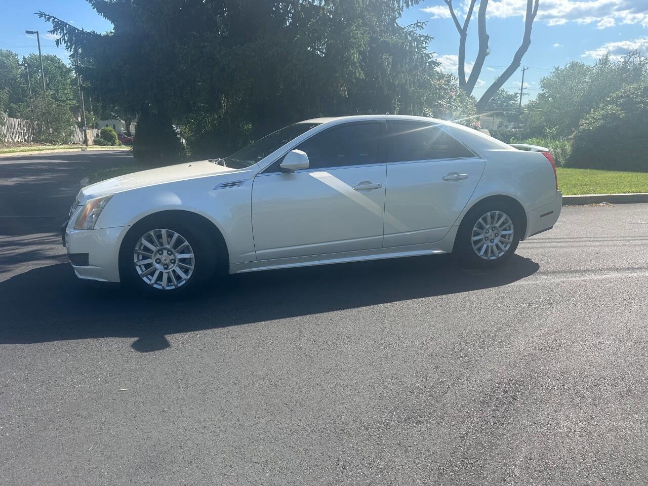 Used 2010 Cadillac CTS Luxury RWD image 4