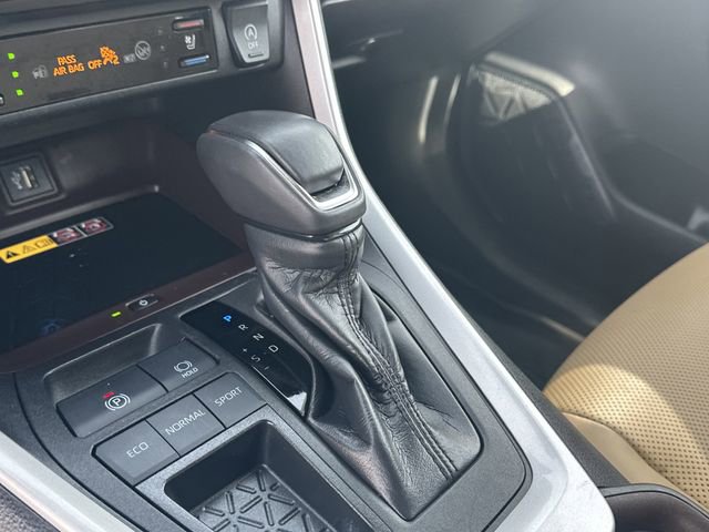 Used 2024 Toyota RAV4 Limited w/ Advanced Technology Package FWD image 19