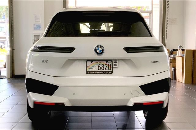 Certified 2024 BMW iX xDrive50 w/ Premium Package AWD/4WD image 4