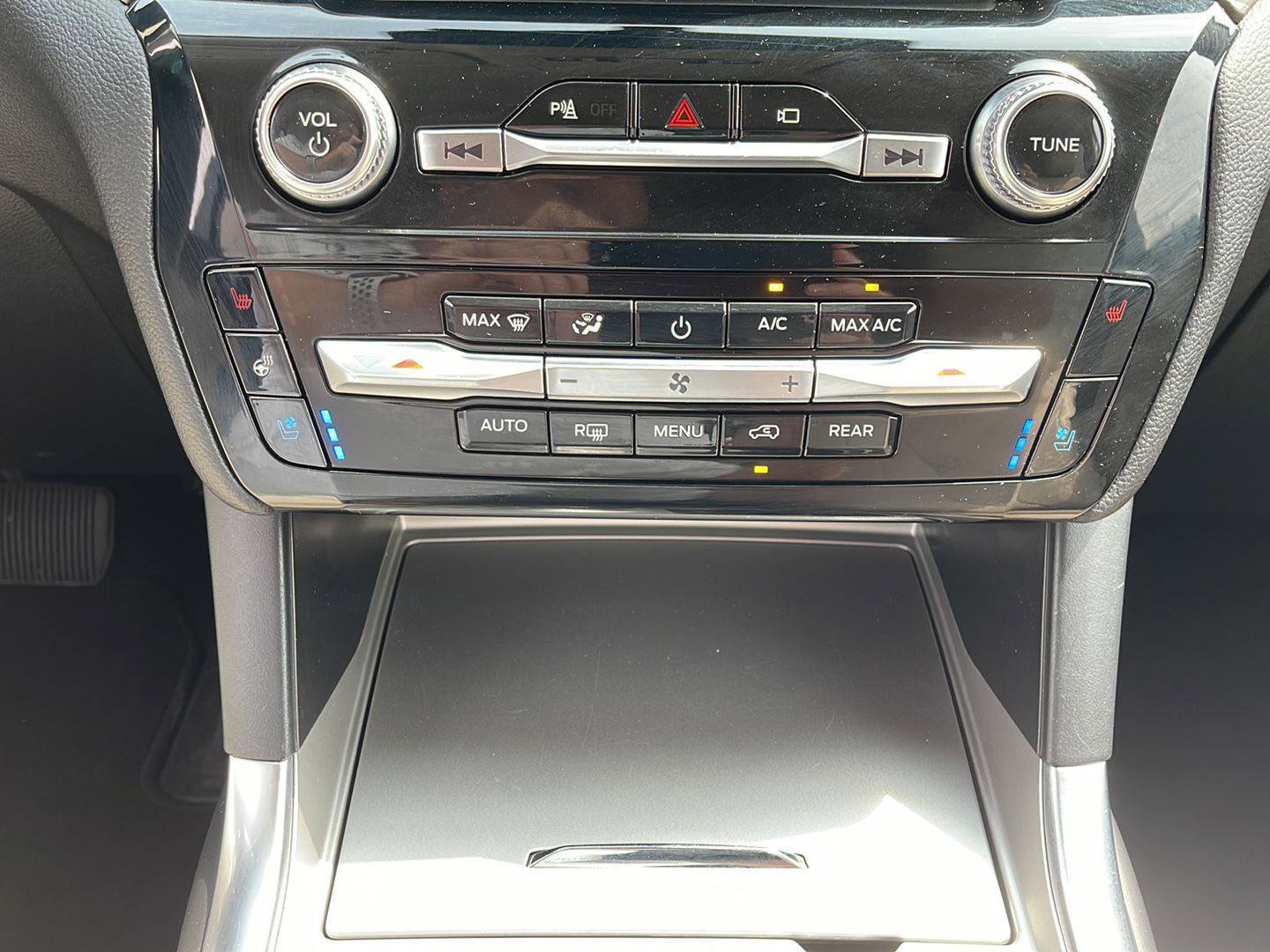 Used 2023 Ford Explorer Limited image 19