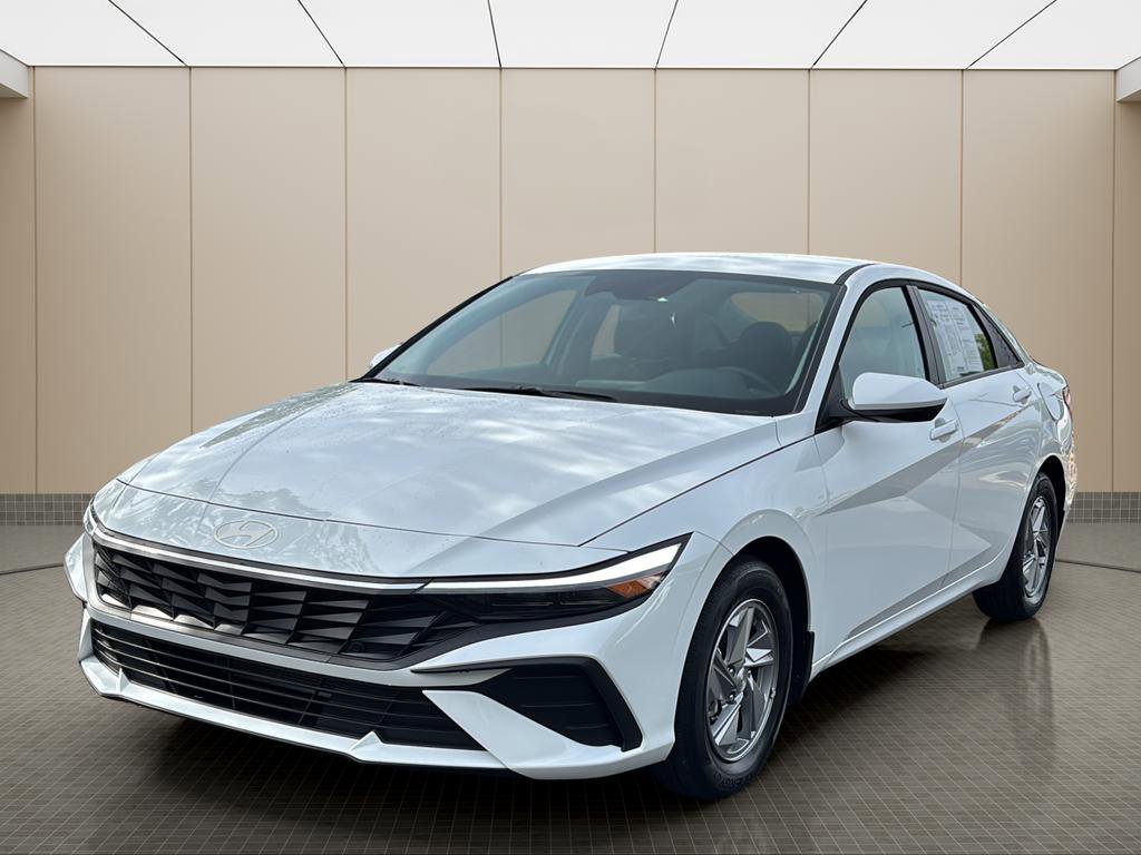 Certified 2025 Hyundai Elantra SE image 1