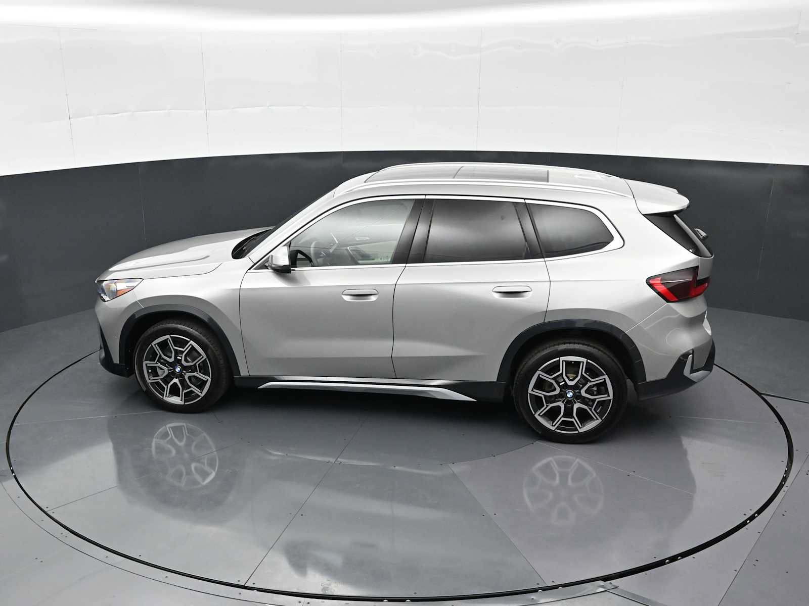 Used 2026 BMW X1 xDrive28i w/ Technology Package AWD/4WD image 24