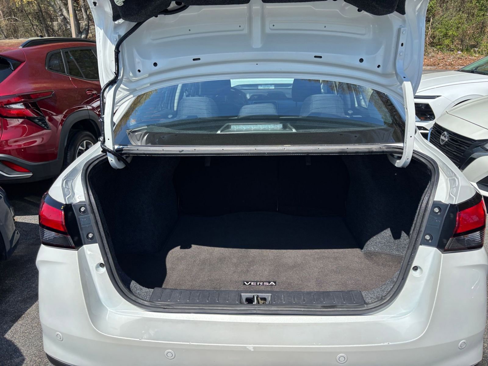 Used 2025 Nissan Versa SV w/ Trunk Package image 31
