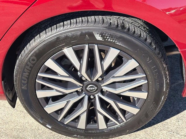 Used 2025 Nissan Altima 2.5 SV FWD image 15