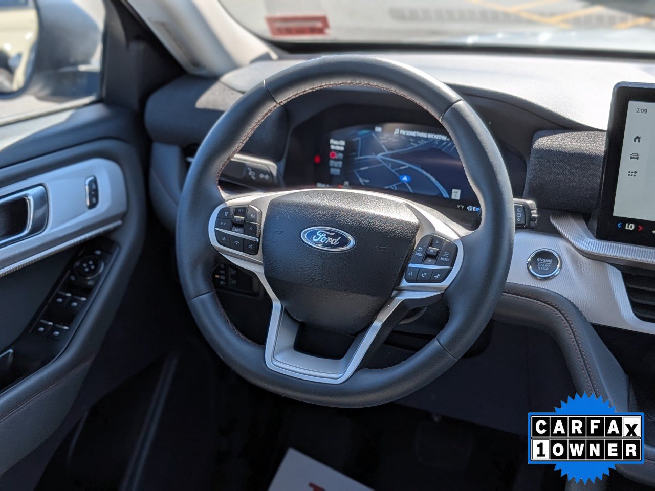 Used 2025 Ford Explorer Active AWD/4WD image 19