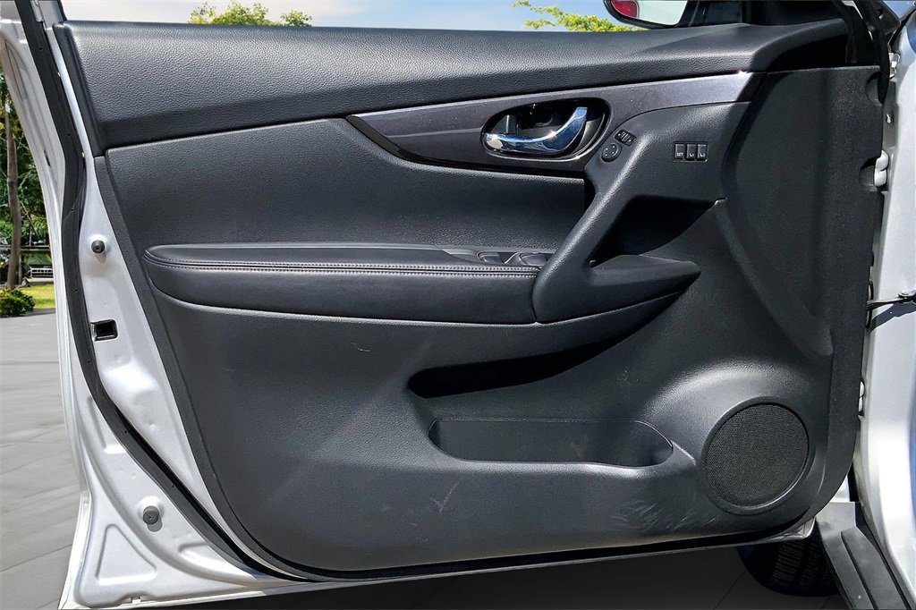 Used 2019 Nissan Rogue SV w/ Premium Package image 20