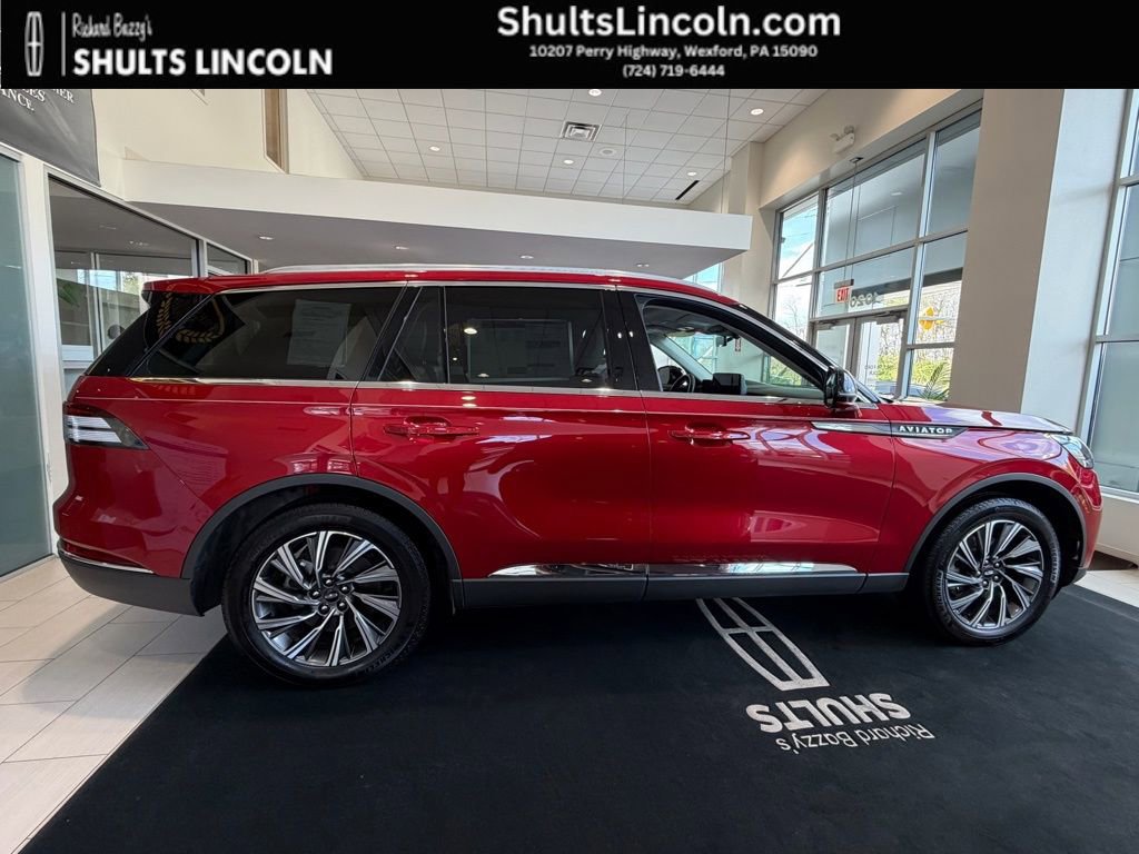 New 2026 Lincoln Aviator AWD image 2