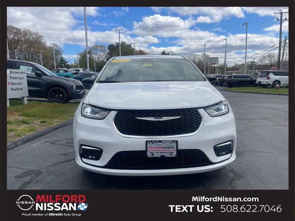 Used 2024 Chrysler Pacifica Touring-L FWD image 7
