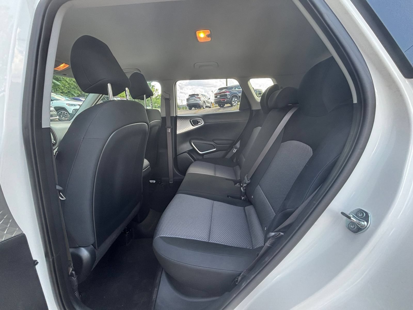 Used 2025 Kia Soul LX w/ LX Technology Package FWD image 34