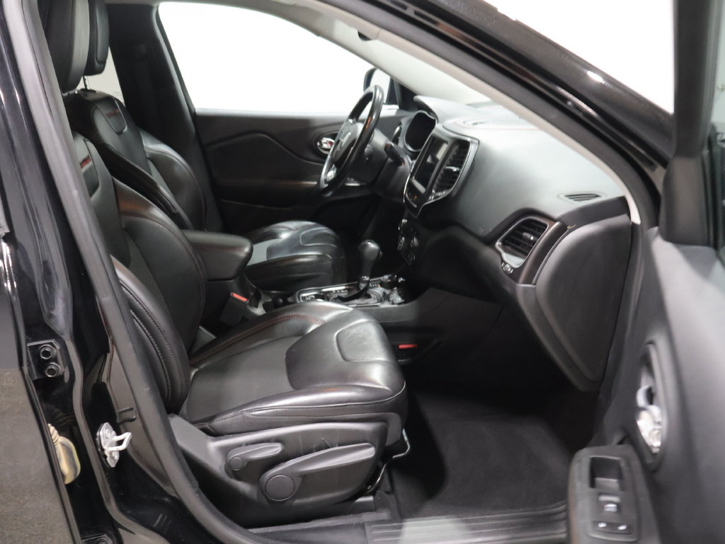 Used 2021 Jeep Cherokee Trailhawk w/ Comfort/Convenience Group AWD/4WD image 21