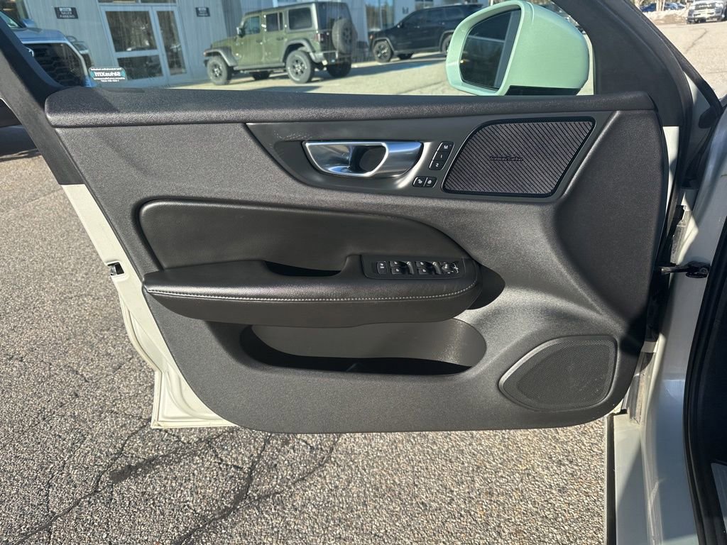 Used 2020 Volvo S60 T6 Momentum image 13