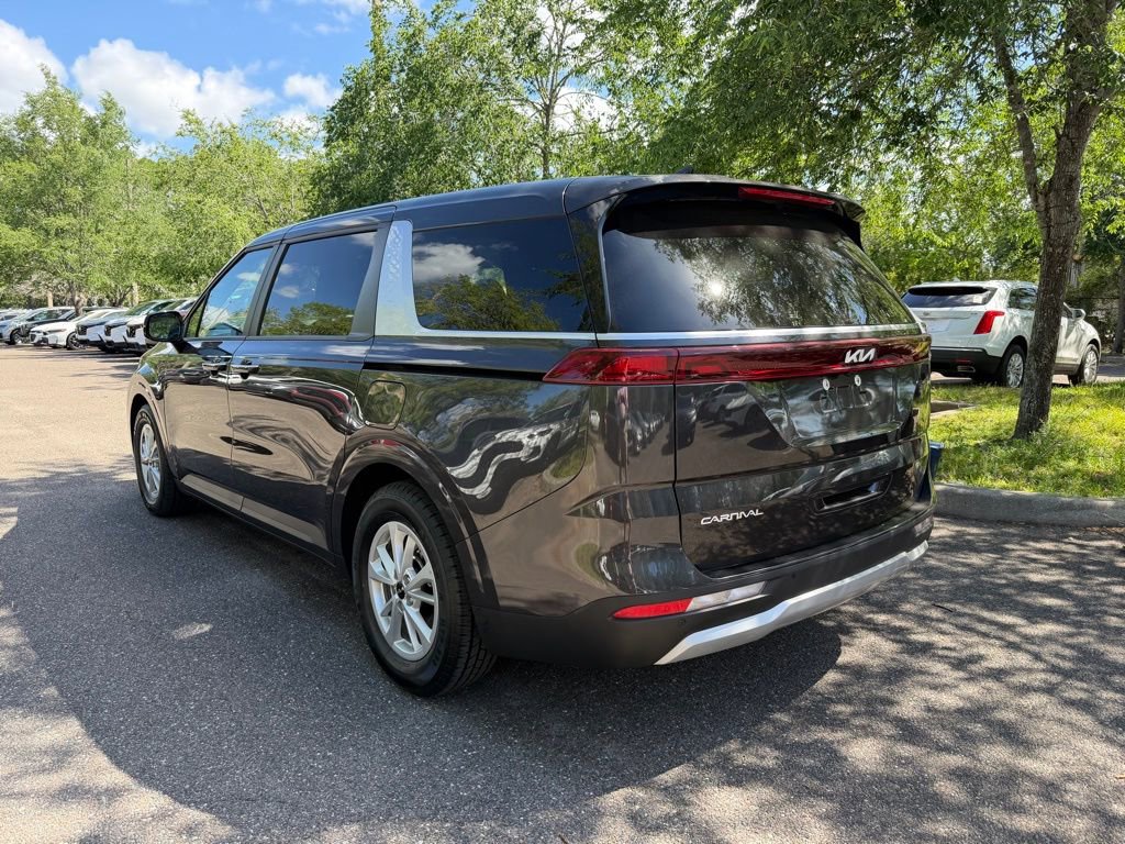 Used 2024 Kia Carnival LX image 4