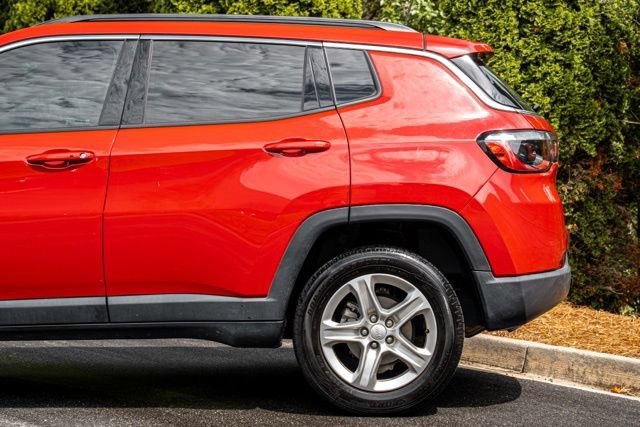 Used 2023 Jeep Compass Latitude AWD/4WD image 11
