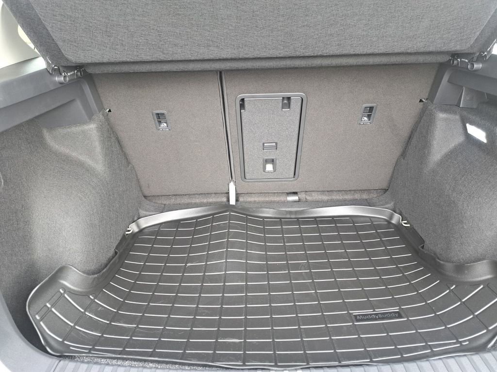 New 2026 Volkswagen Taos SE image 28