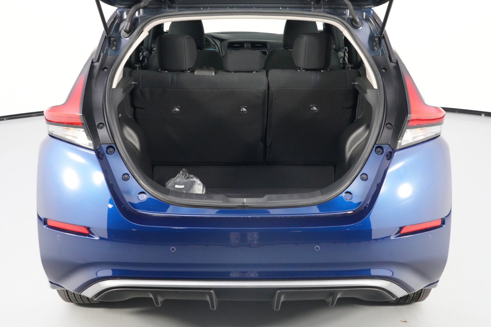 Used 2025 Nissan Leaf S image 9