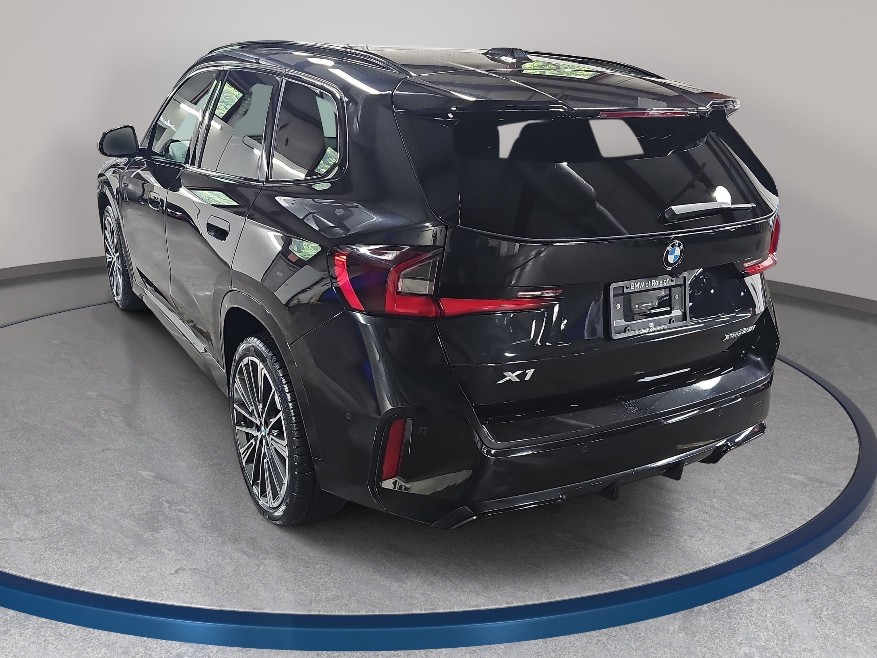 Used 2023 BMW X1 xDrive28i w/ Premium Package AWD/4WD image 8