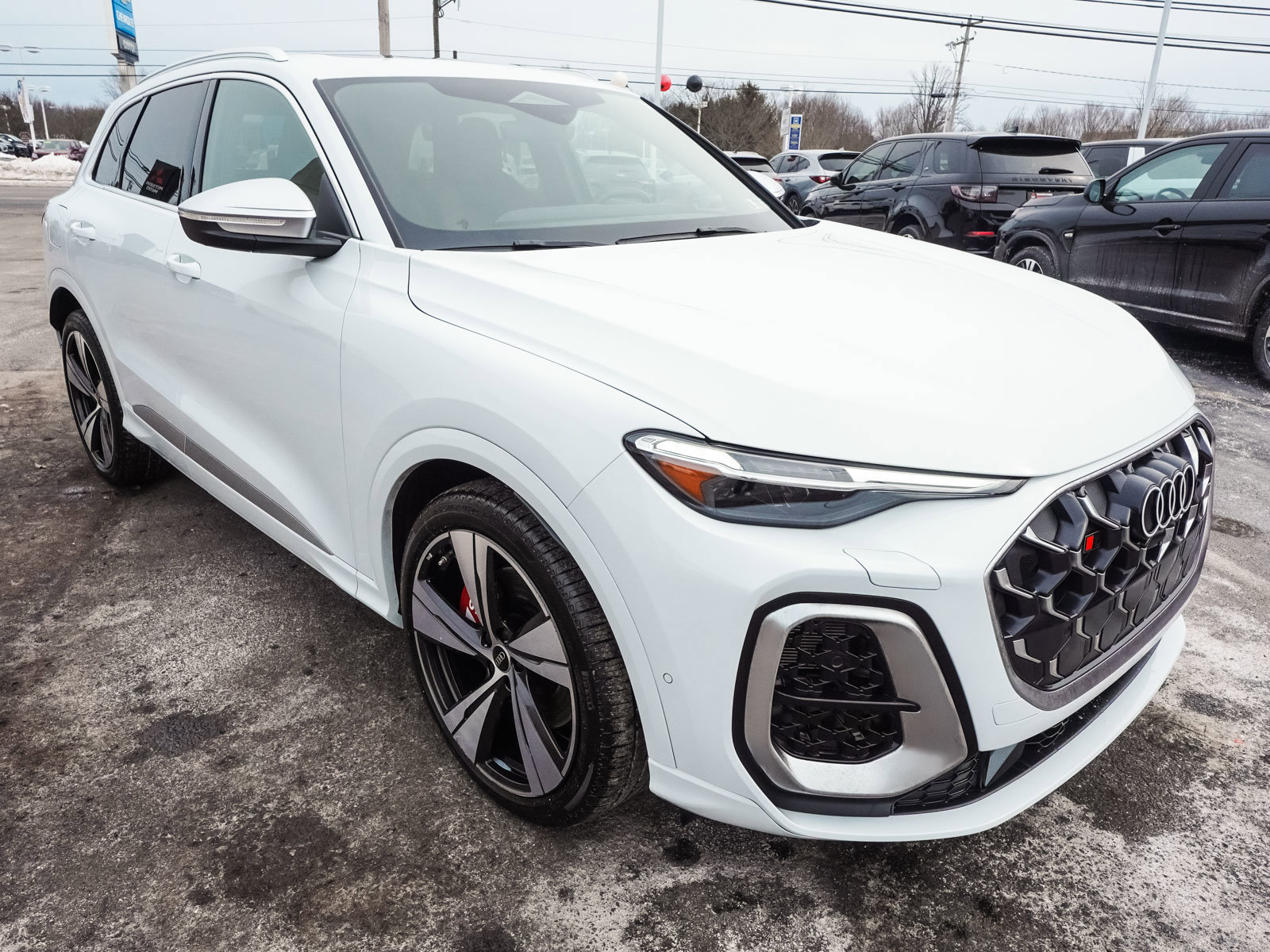 Used 2025 Audi SQ5 Premium Plus w/ Premium Plus Package image 3