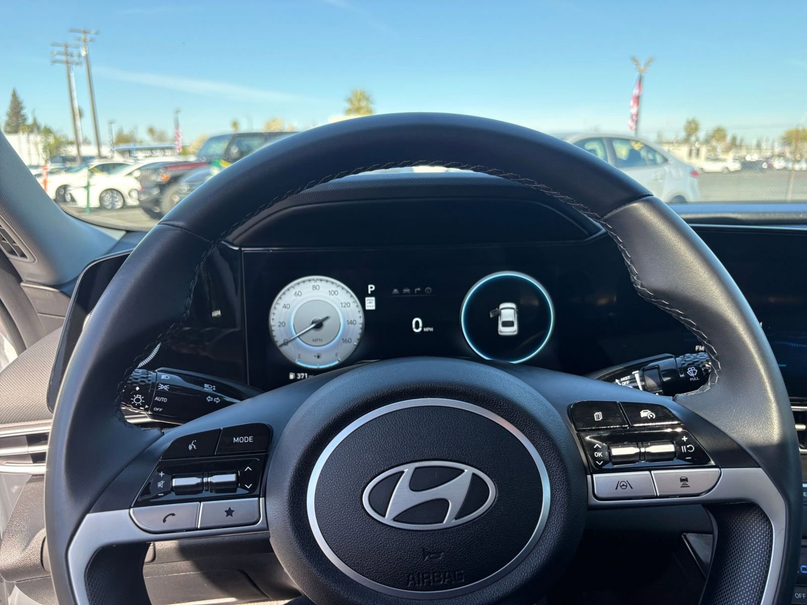 Used 2025 Hyundai Elantra SEL FWD image 28
