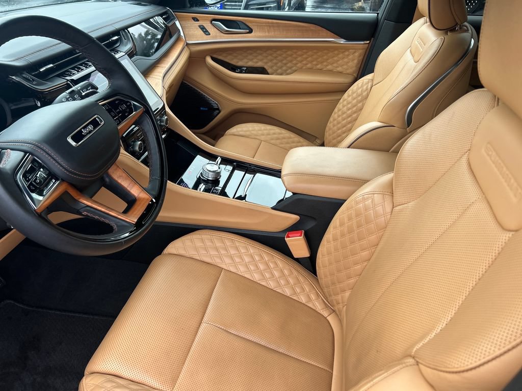 Used 2024 Jeep Grand Cherokee Summit AWD/4WD image 11