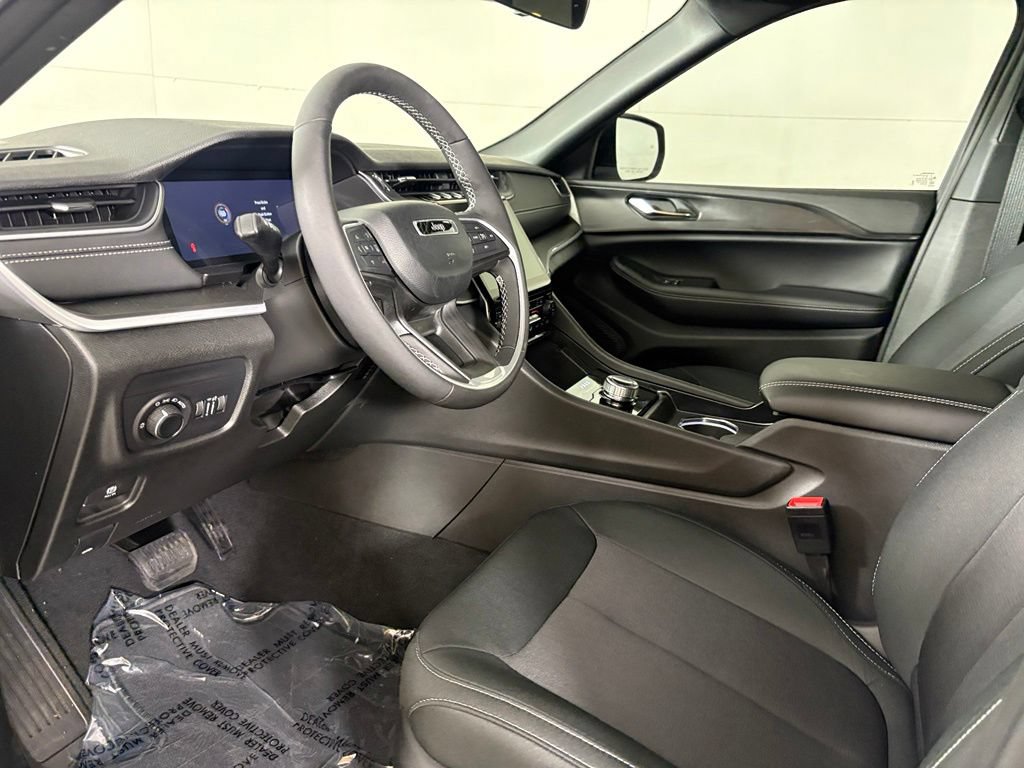 New 2027 Jeep Grand Cherokee Laredo X RWD image 21