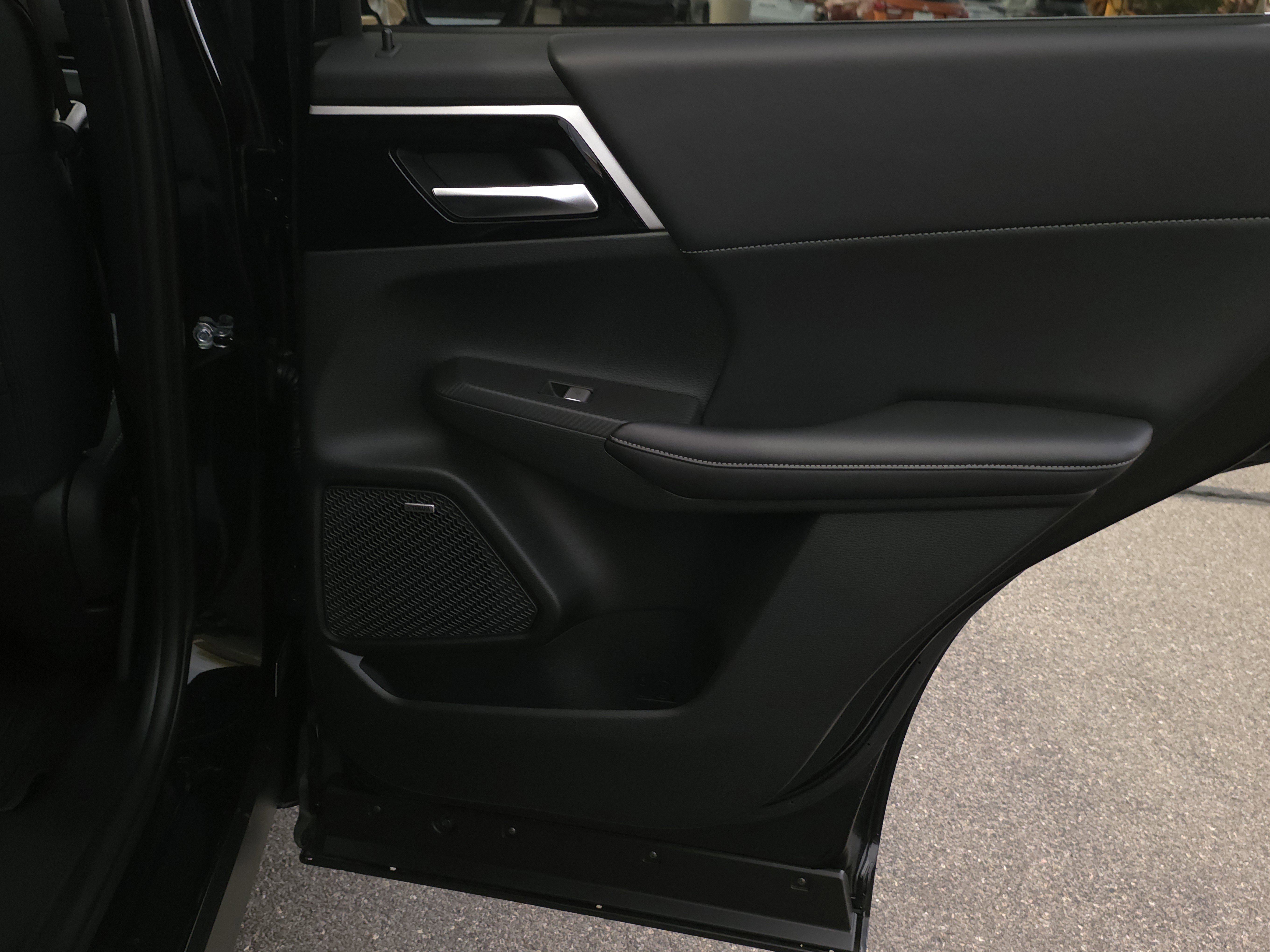 New 2025 Mitsubishi Outlander SE image 24