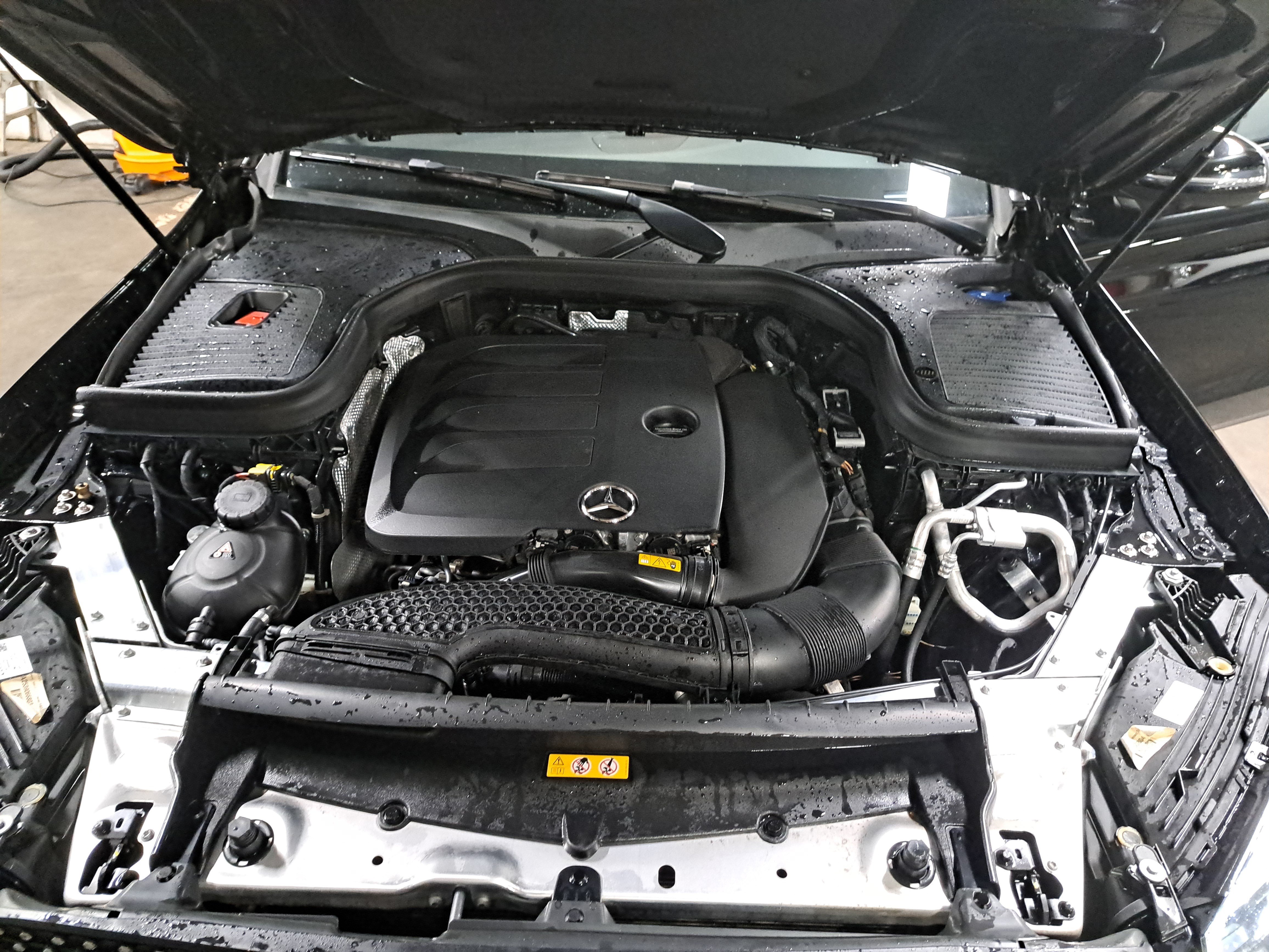 Used 2023 Mercedes-Benz GLC 300 4MATIC Coupe image 32