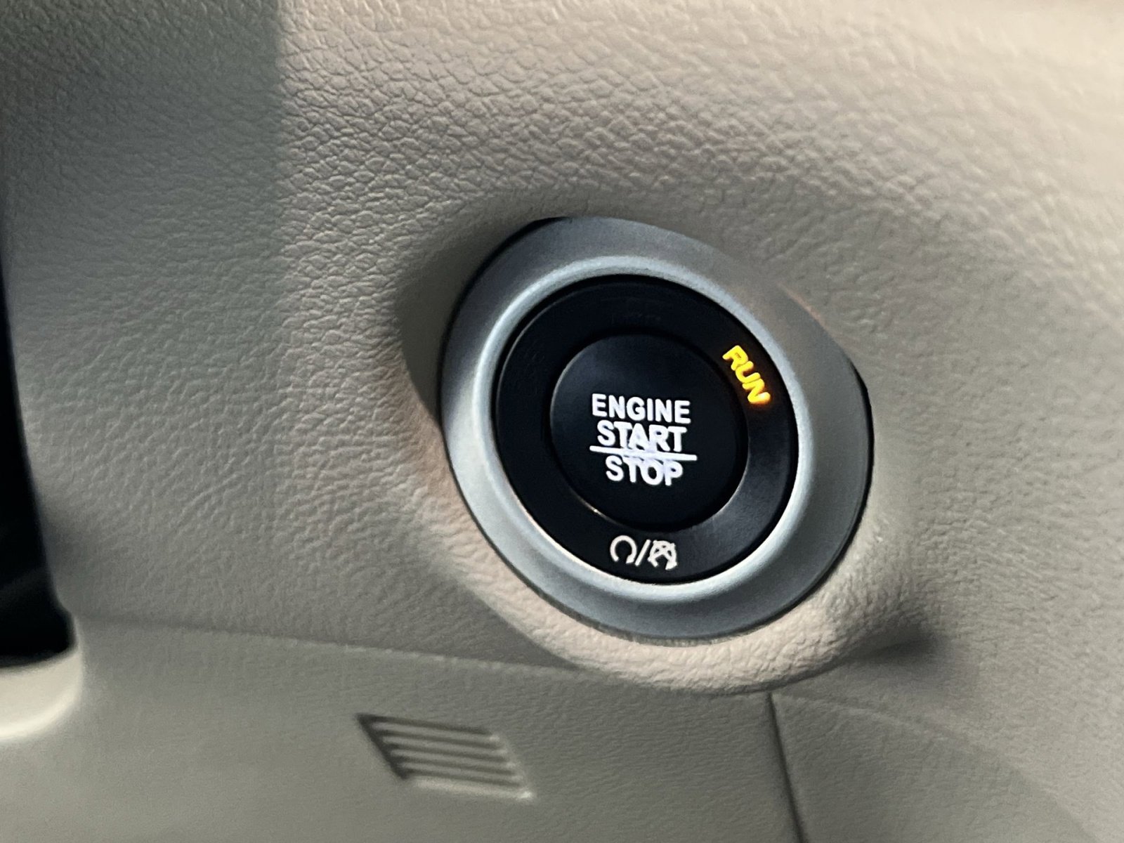 Used 2019 Chrysler Pacifica Touring Plus w/ Tire & Wheel Group FWD image 36