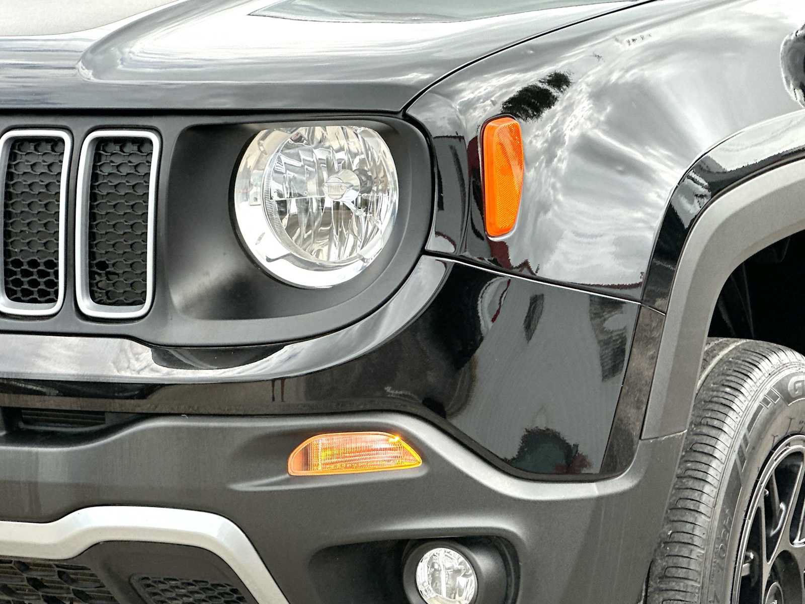 Used 2023 Jeep Renegade Latitude AWD/4WD image 16