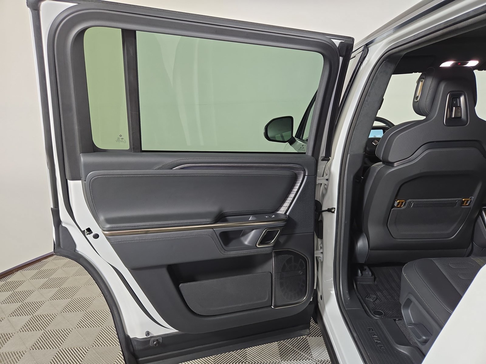 Used 2023 Rivian R1S Launch Edition Quad AWD/4WD image 17