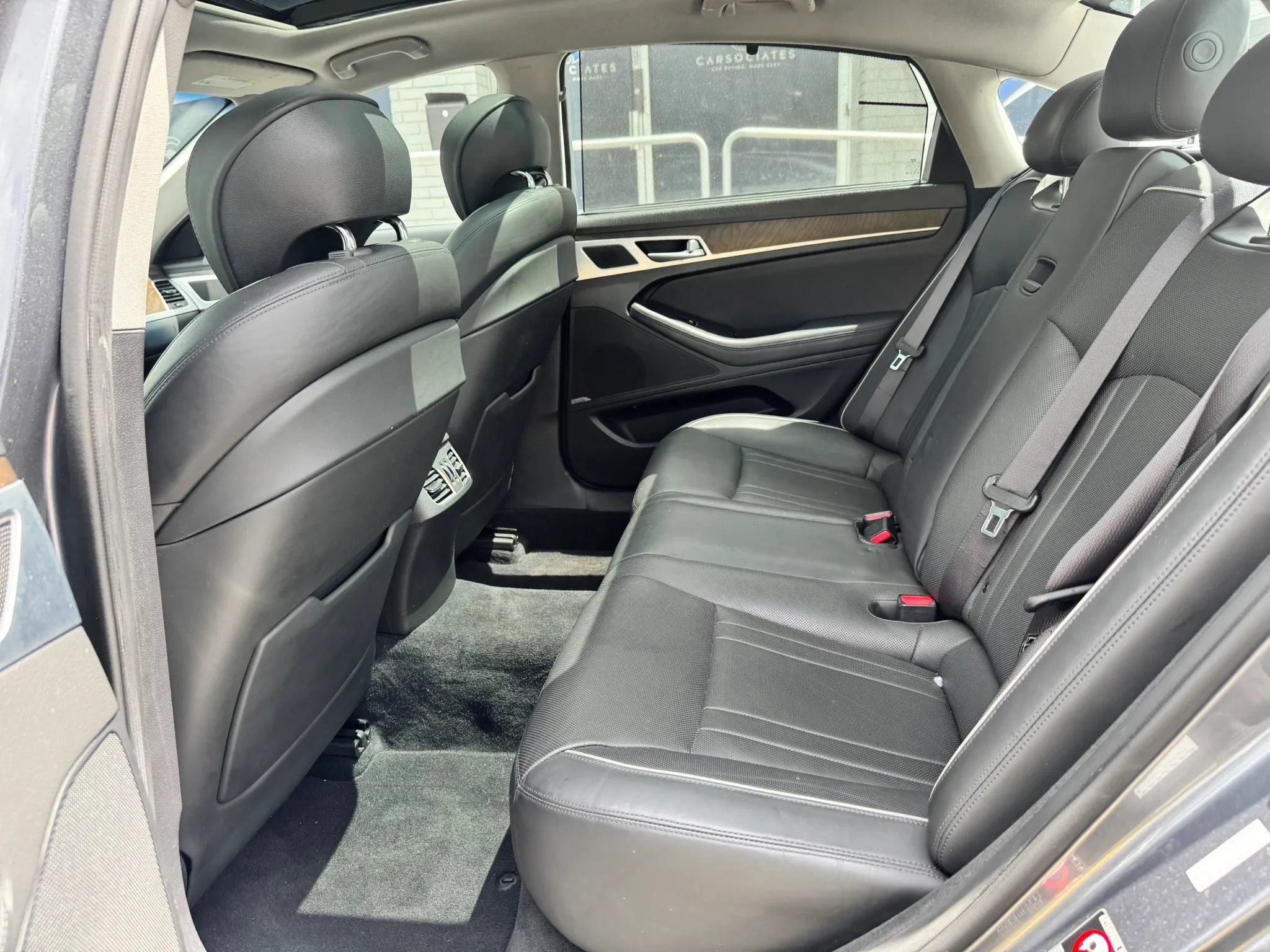 Used 2015 Hyundai Genesis 5.0 RWD image 14