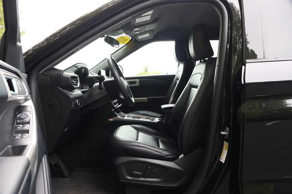 Used 2023 Ford Explorer XLT w/ Equipment Group 202A AWD/4WD image 33